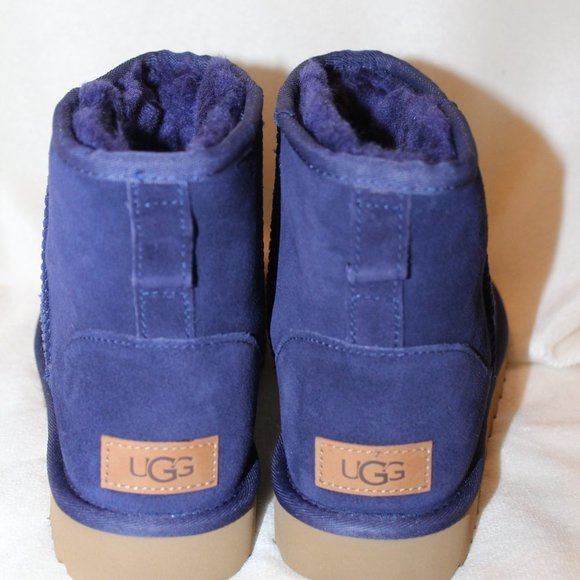 NIB UGG WOMEN'S CLASSIC MINI SUEDE STUDDED SHEARLING LINED BOOTS BLUE‎ - Picture 7 of 7
